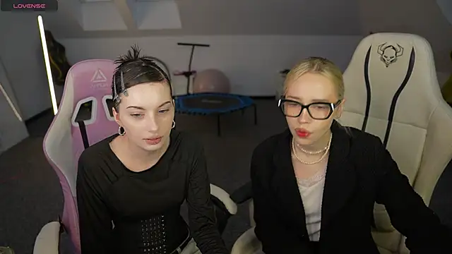 Snapshot of Jessica_start chatting on 11/29/25, 11:24 Jessica start online show from 11/29/25, 11:24