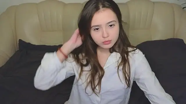 Snapshot of ViolaHight chatting on 10/27/25, 06:23 ViolaHight online show from 10/27/25, 06:23