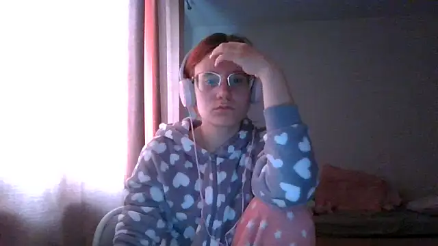 LuckySLove online show from 06/17/26, 05:25