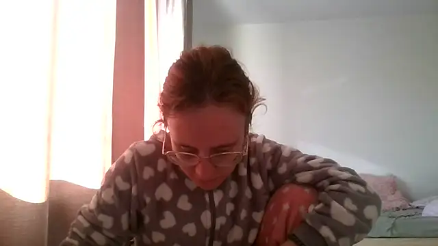 LuckySLove online show from 06/18/26, 04:33