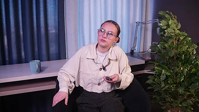 KrisWaller online show from 10/14/25, 09:32