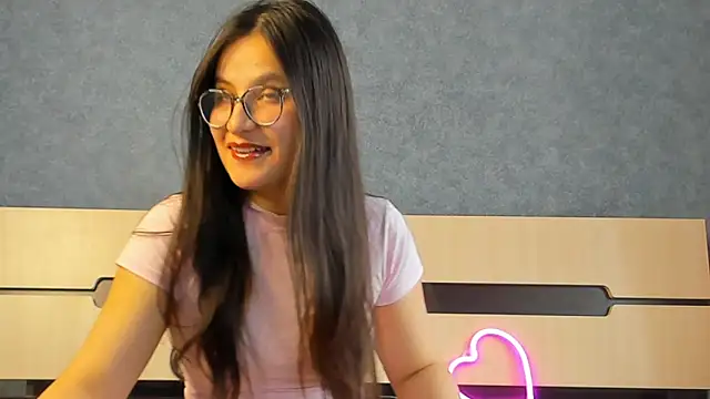 Diana moonnn online show from 10/19/25, 11:55
