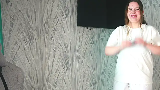 Snapshot of YuriFout chatting on 10/15/25, 11:21 YuriFout online show from 10/15/25, 11:21