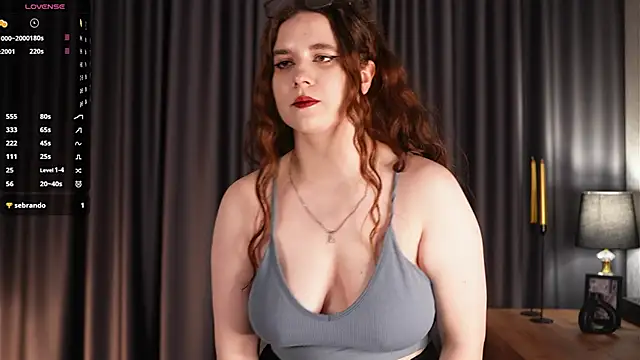 Snapshot of YuriFout chatting on 10/25/25, 03:18 YuriFout online show from 10/25/25, 03:18