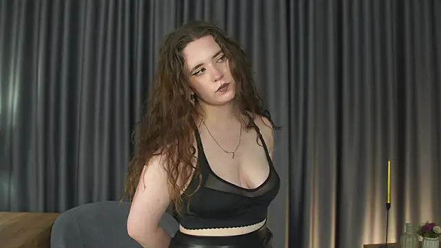 Snapshot of YuriFout chatting on 11/11/25, 11:10 YuriFout online show from 11/11/25, 11:10