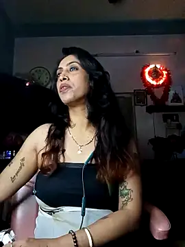 Darling Annie online show from 12/17/25, 06:58