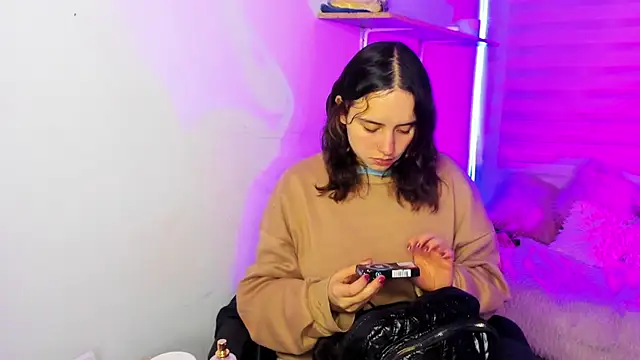 Emily Lindey online show from 11/20/25, 03:07