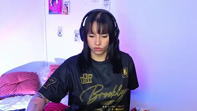 Emily Lindey online show from 04/18/26, 03:43