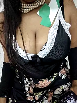 Snapshot of monalisharoy544554 chatting on 10/15/25, 03:23 monalisharoy544554 online show from 10/15/25, 03:23