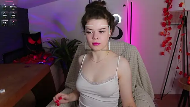 Hot  Tiny online show from 10/31/25, 07:53