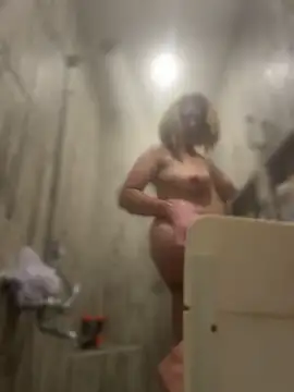 Snapshot of queenkelly1234 chatting on 05/28/26, 08:06 queenkelly1234 online show from 05/28/26, 08:06