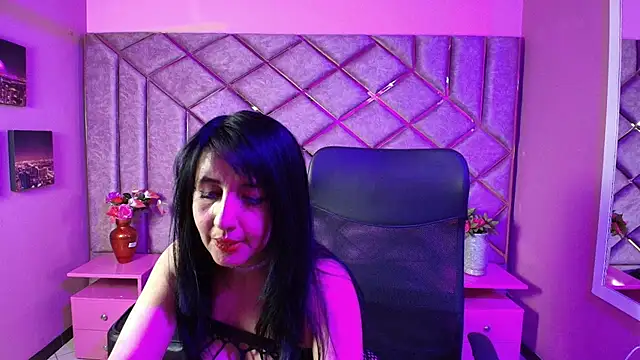 Agatha Leon  online show from 11/14/25, 07:45