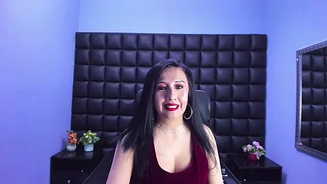 Agatha Leon  online show from 04/12/26, 02:33