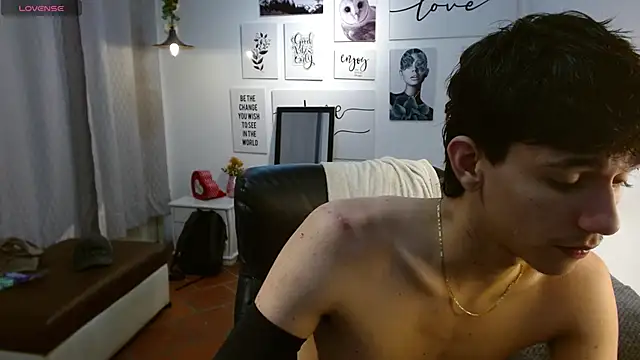 AmethystShadow17 online show from 12/20/25, 08:05