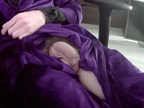 Snapshot of Batboy94 chatting on 11/22/25, 07:24 Batboy94 online show from 11/22/25, 07:24