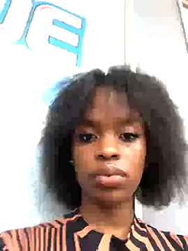 Snapshot of TinyThick chatting on 11/15/25, 01:18 TinyThick online show from 11/15/25, 01:18