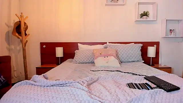 Cat  Moon   online show from 11/21/25, 09:02