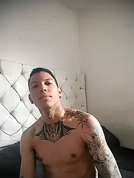 Snapshot of Overinktt chatting on 10/30/25, 04:08 Overinktt online show from 10/30/25, 04:08