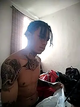 Snapshot of Overinktt chatting on 11/10/25, 05:45 Overinktt online show from 11/10/25, 05:45