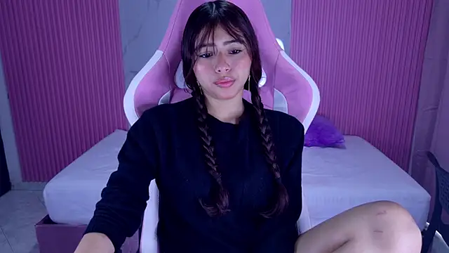 dafne17  online show from 11/21/25, 02:16