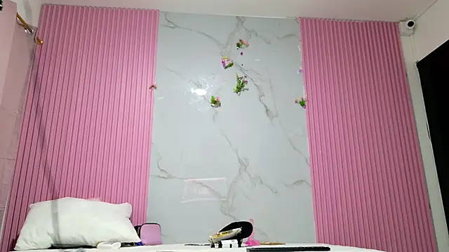 Snapshot of dafne17_ chatting on 06/13/26, 10:35 dafne17 online show from 06/13/26, 10:35