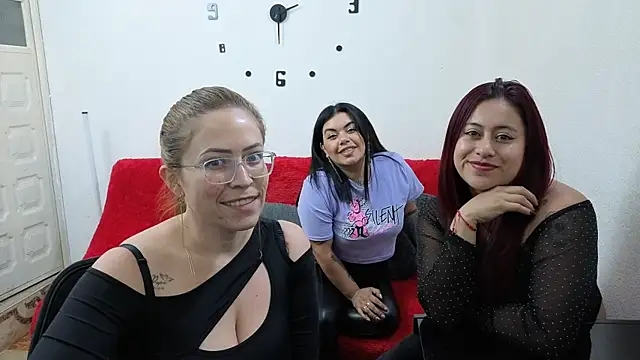 lesb milf online show from 04/22/26, 08:21