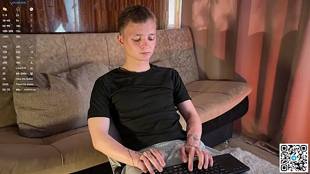 Snapshot of Logan_mett chatting on 06/08/26, 12:27 Logan mett online show from 06/08/26, 12:27