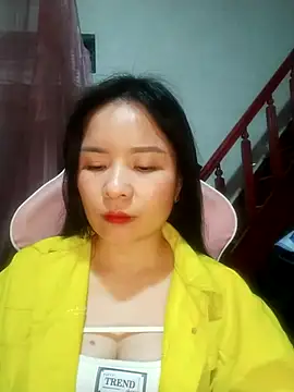 Snapshot of Listen-ly chatting on 11/05/25, 03:23 Listen-ly online show from 11/05/25, 03:23