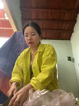 Listen-ly online show from 12/17/25, 04:40