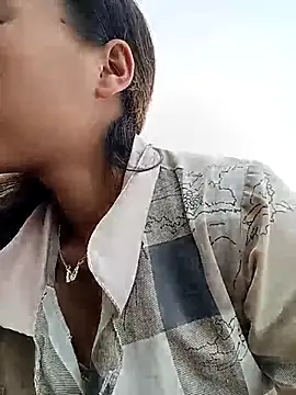 Snapshot of Nguyet2k4 chatting on 11/12/25, 07:09 Nguyet2k4 online show from 11/12/25, 07:09