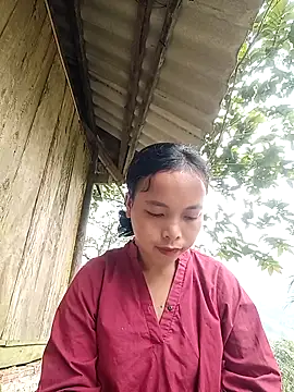 Snapshot of Nguyet2k4 chatting on 11/22/25, 04:22 Nguyet2k4 online show from 11/22/25, 04:22