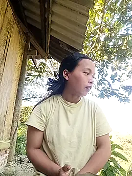 Snapshot of Nguyet2k4 chatting on 11/26/25, 01:28 Nguyet2k4 online show from 11/26/25, 01:28