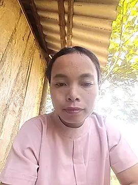 Snapshot of Nguyet2k4 chatting on 11/30/25, 06:39 Nguyet2k4 online show from 11/30/25, 06:39