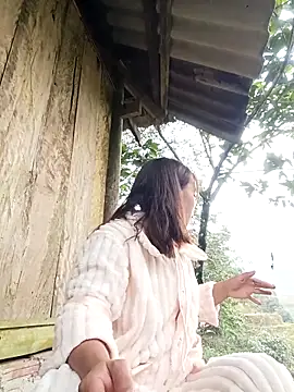 Snapshot of Nguyet2k4 chatting on 12/05/25, 01:14 Nguyet2k4 online show from 12/05/25, 01:14