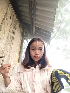 Snapshot of Nguyet2k4 chatting on 12/15/25, 01:21 Nguyet2k4 online show from 12/15/25, 01:21