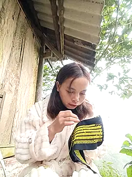 Snapshot of Nguyet2k4 chatting on 12/16/25, 01:54 Nguyet2k4 online show from 12/16/25, 01:54