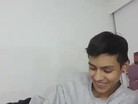 Snapshot of DuoMagico chatting on 10/14/25, 06:25 DuoMagico online show from 10/14/25, 06:25