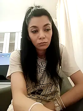 Snapshot of ReneeVoss chatting on 12/20/25, 05:58 ReneeVoss online show from 12/20/25, 05:58