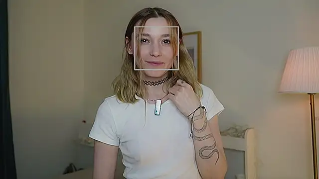 Snapshot of StarryMary chatting on 10/16/25, 09:16 StarryMary online show from 10/16/25, 09:16