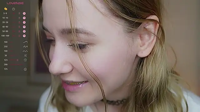 Snapshot of StarryMary chatting on 10/21/25, 09:15 StarryMary online show from 10/21/25, 09:15