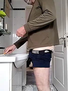 nicolaspgarnier online show from 10/15/25, 08:47