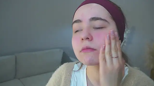 Snapshot of AdelineToon chatting on 10/20/25, 03:29 AdelineToon online show from 10/20/25, 03:29