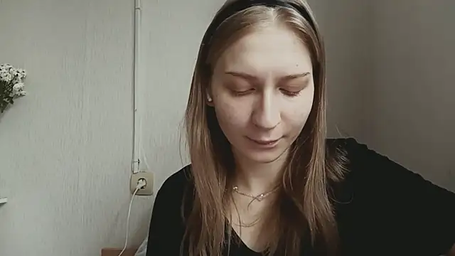 PetronilaReagen online show from 12/03/25, 07:49