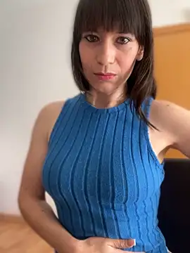 AlanaRius18 online show from 04/22/26, 08:17