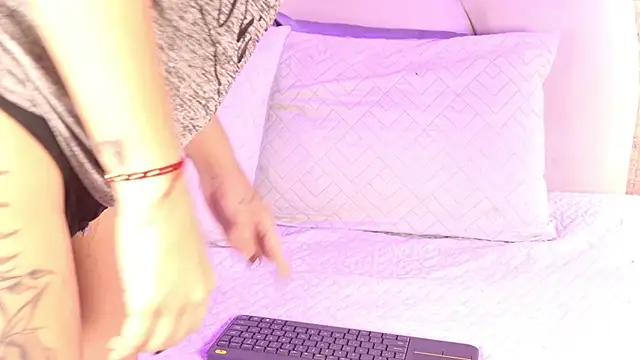 emmy rose25 online show from 04/23/26, 11:42