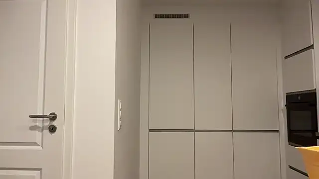 julialauren online show from 11/17/25, 08:14