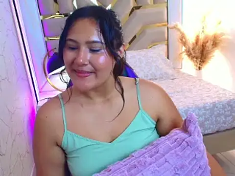 luna jonezz online show from 10/21/25, 01:56