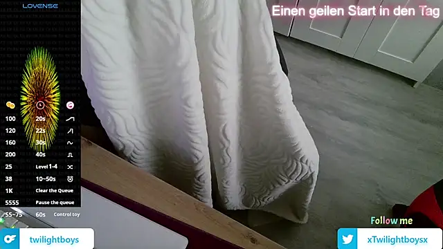 Snapshot of Twilightboyx chatting on 11/01/25, 09:22 Twilightboyx online show from 11/01/25, 09:22