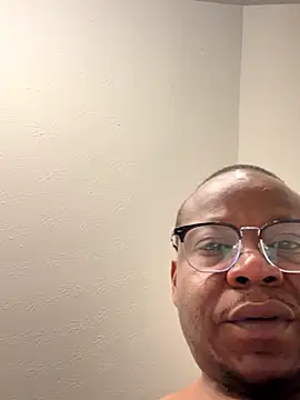 Snapshot of SincereMoneyBJ chatting on 10/19/25, 04:02 SincereMoneyBJ online show from 10/19/25, 04:02