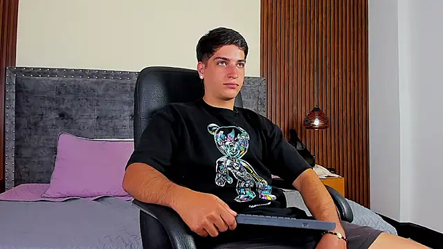 Snapshot of Apolo_moon18 chatting on 10/14/25, 08:53 Apolo moon18 online show from 10/14/25, 08:53